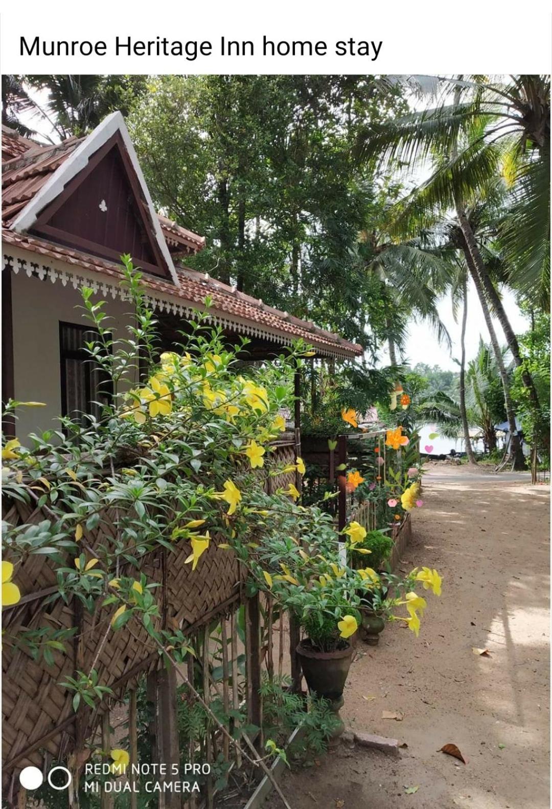 Munroe Heritage Inn Mundrothuruth Екстериор снимка